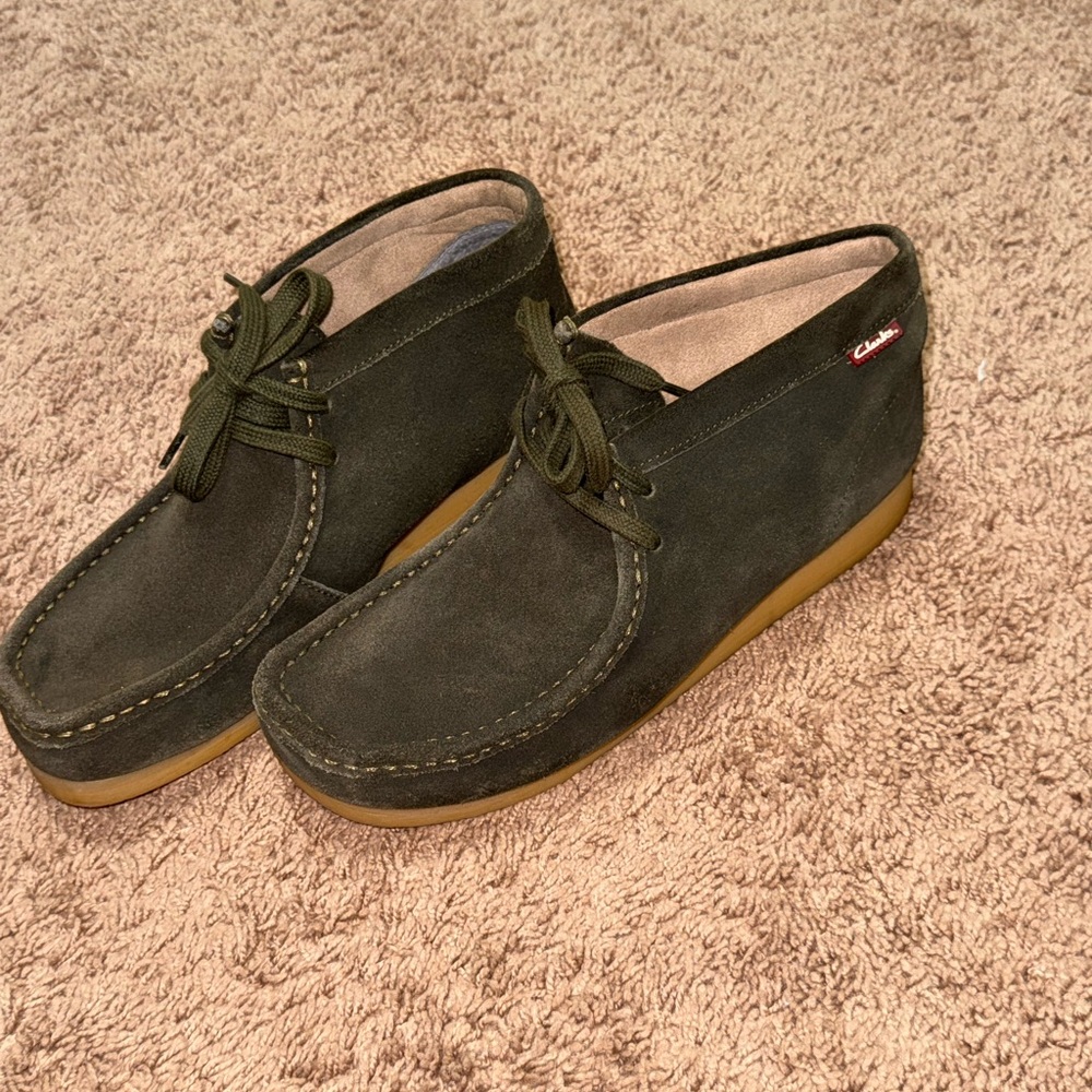 Clarks Men's Green Suede Shoes